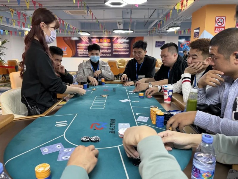 【EPCP扑克】汕头南湾杯｜南湾水清浅，垂柳映夕阳，今日AK撞AA，恭喜威靓28.6W记分牌荣登主赛C组CL!