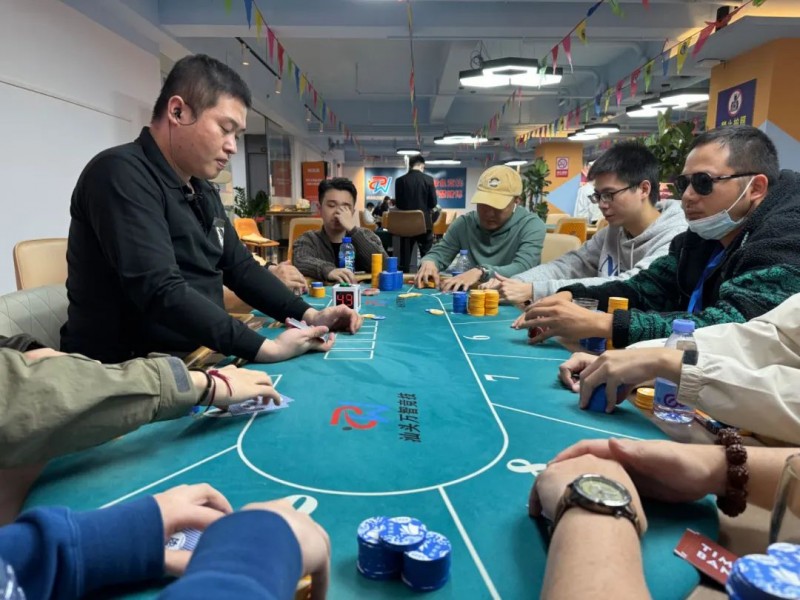 【EPCP扑克】汕头南湾杯｜66今日不太6，金刚撞车同花顺，恭喜王士元140.5W记分牌斩获主赛Day2CL!