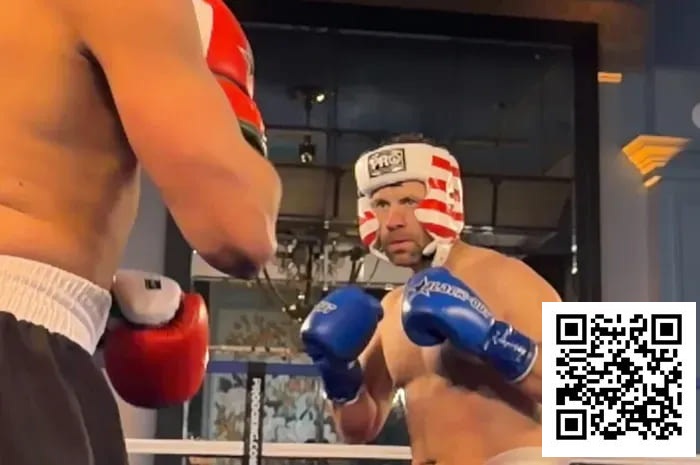 【EPCP扑克】”Jungleman”拳击赛第二回合遭偷袭,面部流血,比赛被叫停