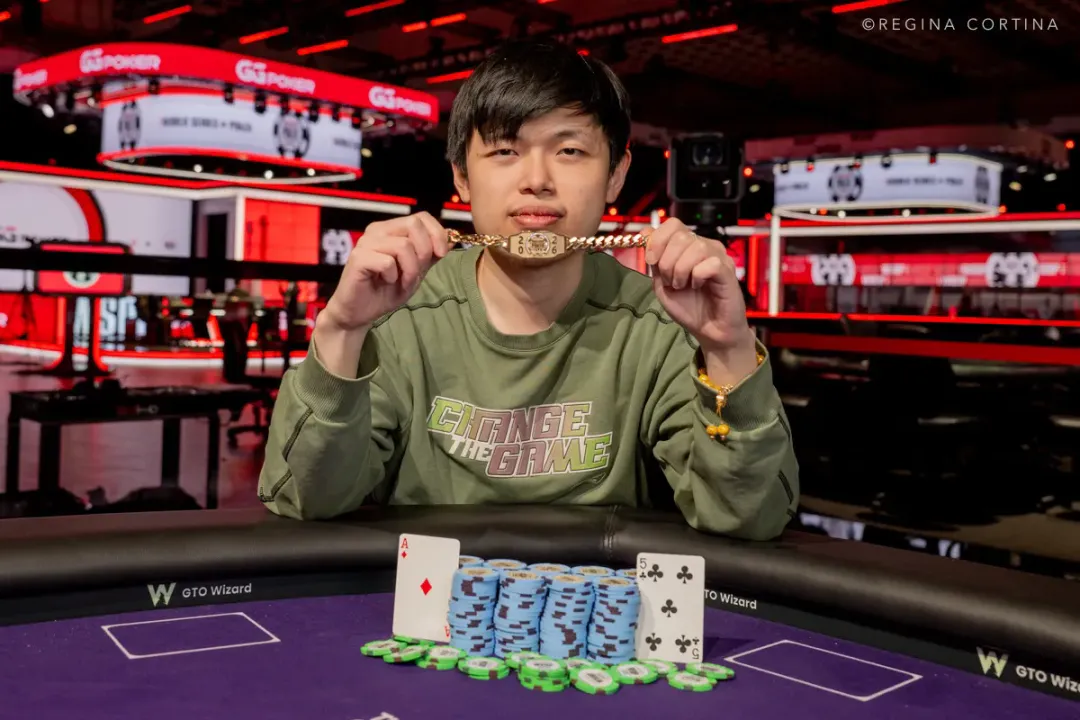 【EPCP扑克】生涯首进WSOP奖励圈即登顶！华人博士生Honghao Zhang斩获$1500六人桌金手链