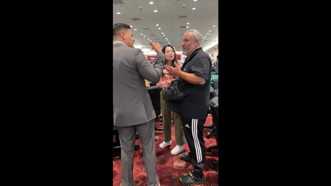 【EPCP扑克】规则书遇上荒诞剧:他坐错位置,全下了别人的记分牌并输掉,然后整个扑克圈吵翻了