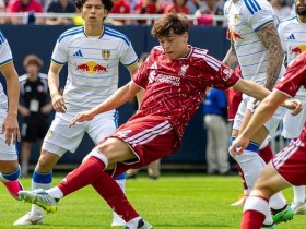 【EPCP扑克】热身赛利物浦2-0领先遭大逆转,利兹联连灌四球送伊劳拉首败